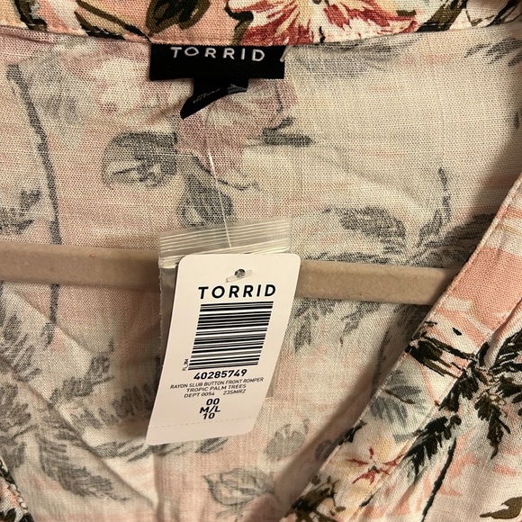 Rayon Slub Button Front Romper - Tropic Palm Trees - Torrid size 00 (equals 10) - Picture 7 of 9